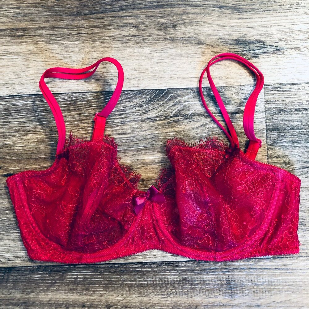 RARE!!! Victoria's Secret Lipstick Red Chantilly Lace Unlined Demi Bra, 34D